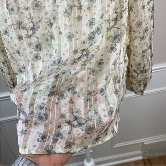 NWT H&M Size M Tie Detail Floral Long Sleeve Ruffle V-Neck Blouse with Smocking - Picture 6 of 15